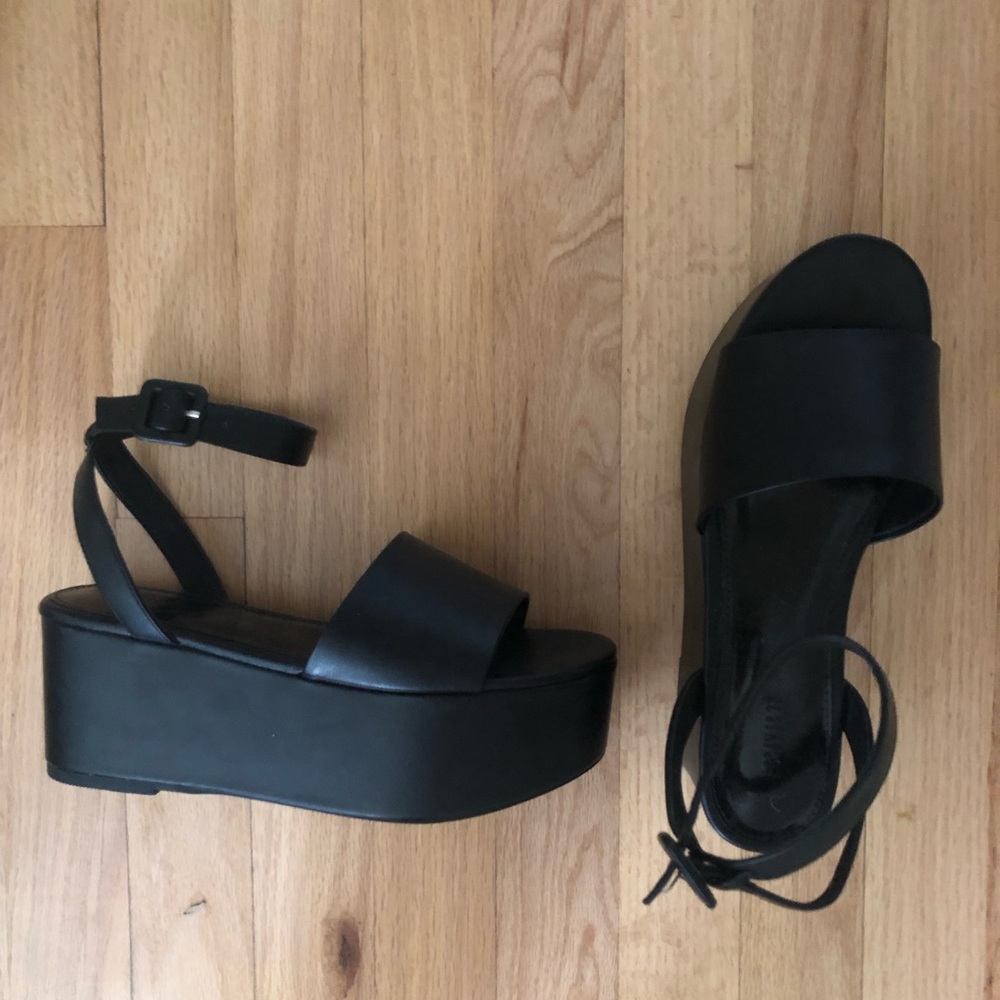 Black flatforms